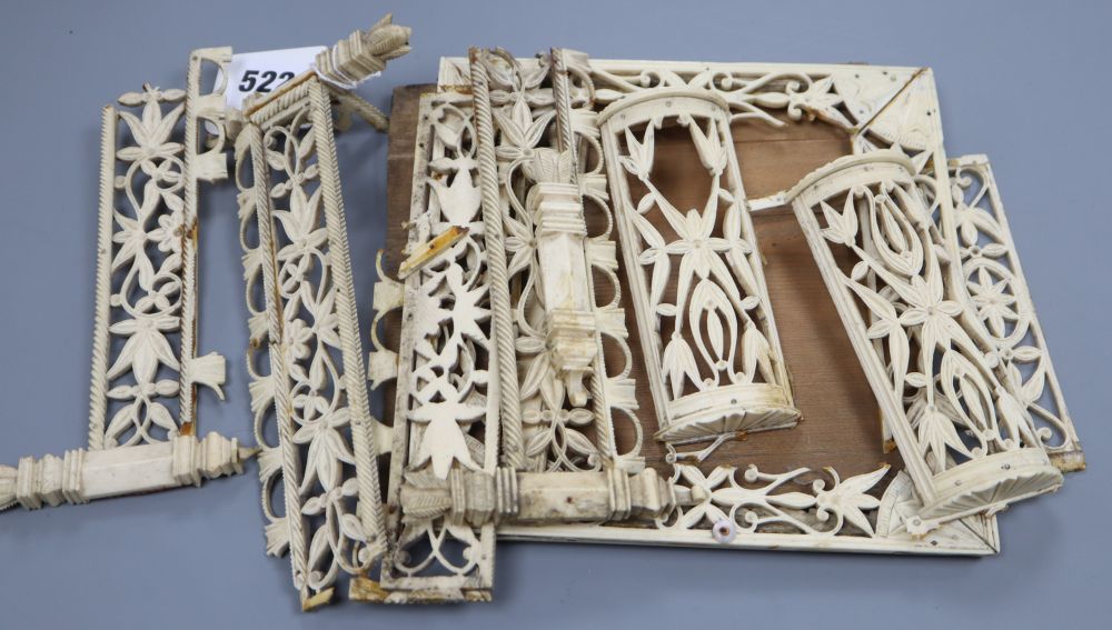 An ivory Prisoner of War box (a.f.)